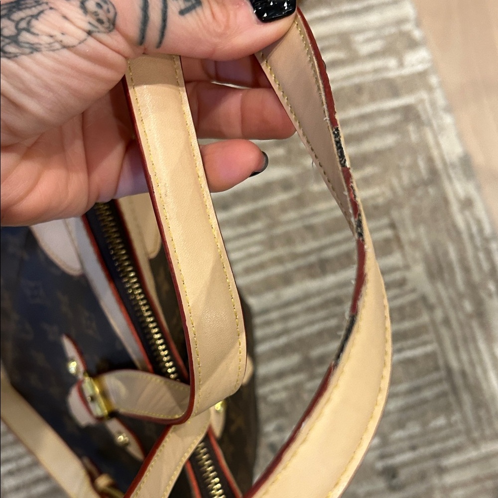 Louis Vuitton-like Monogram Tote with Pink Accents - Picture 6 of 14